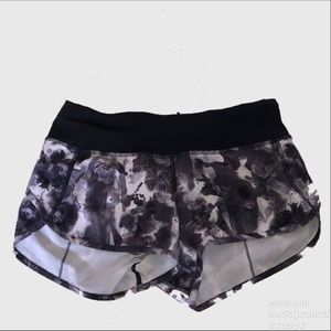 Lululemon run time shorts 2.5"